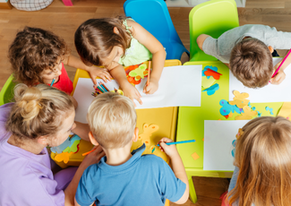 kindergarten children sitting at the table 